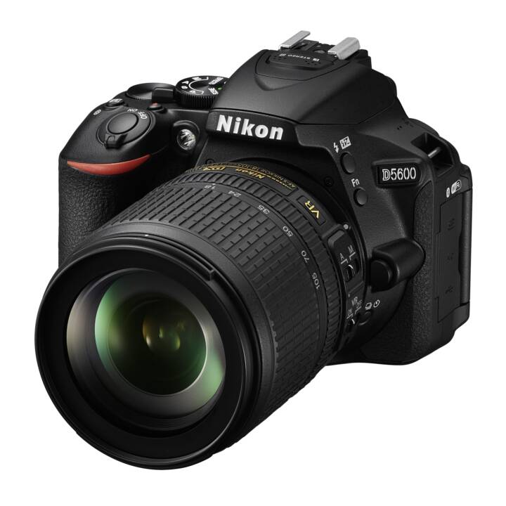 NIKON D5600 + AF-S DX 18-105mm VR