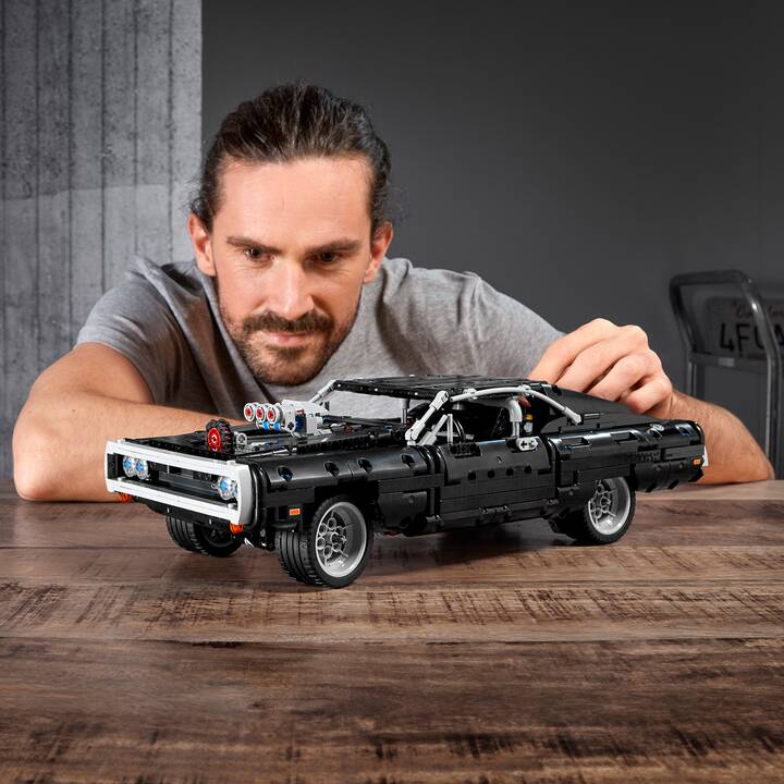 LEGO Technic Dom's Dodge Charger (42111)