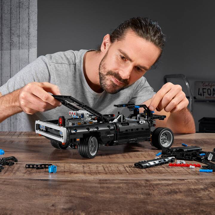 LEGO Technic Dom's Dodge Charger (42111)