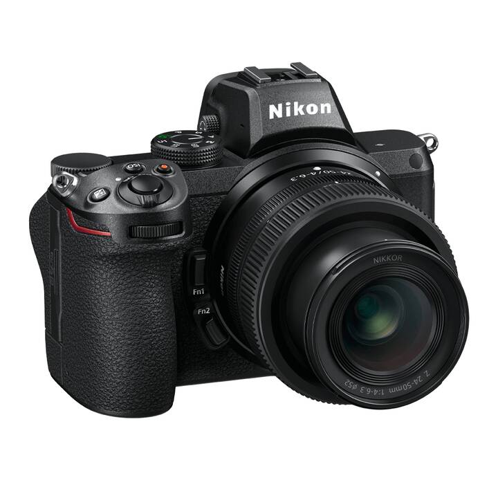 NIKON Z5 + NIKKOR Z 24-50mm f4–6.3 Kit (24.3 MP, Pieno formato)